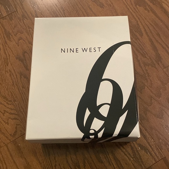 Nine West NIB Open Toed High Heels, 8M, Black, 4.25” heels - Picture 8 of 9